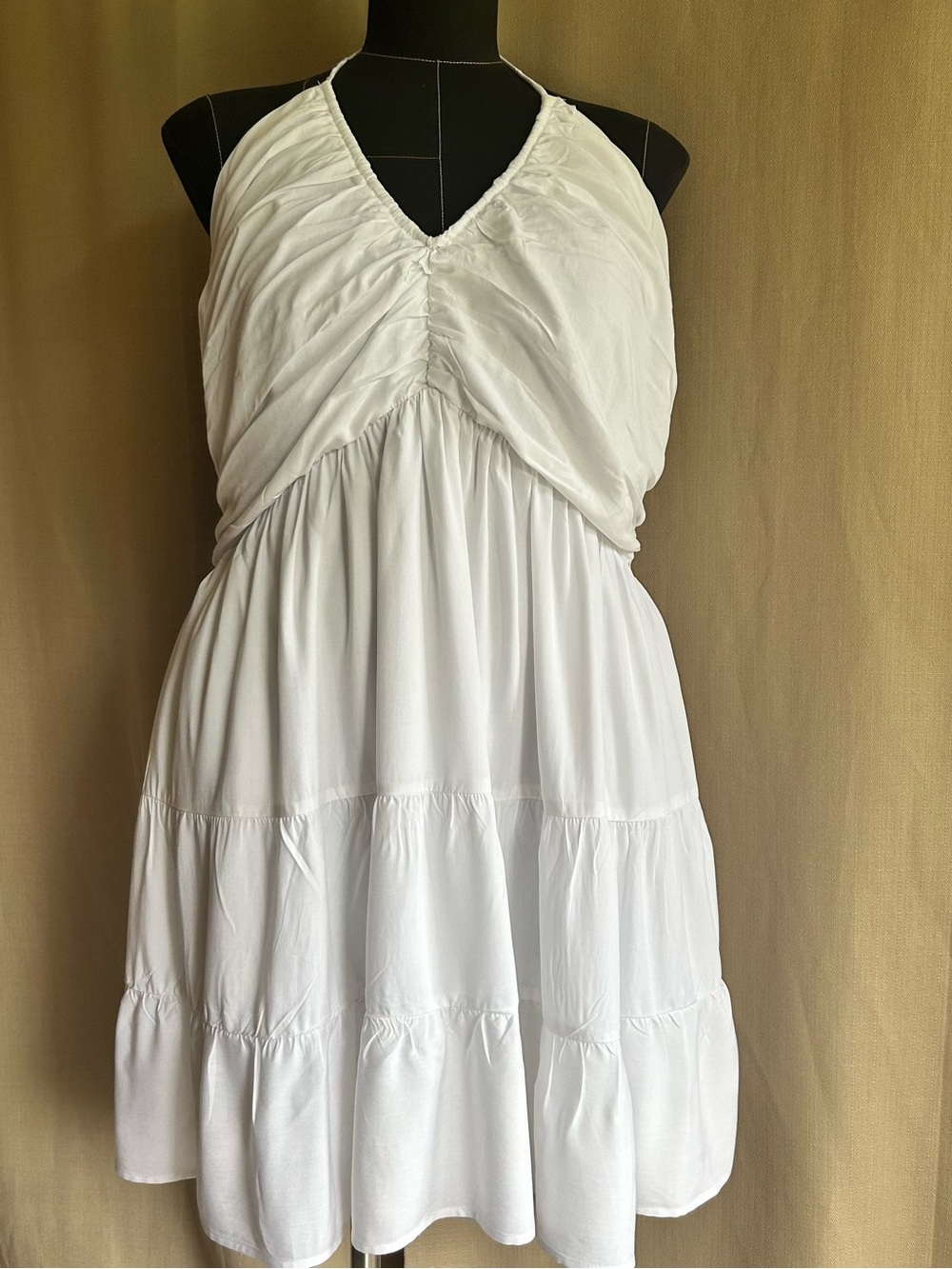 Women’s White Sleeveless Tiered Halter Dress